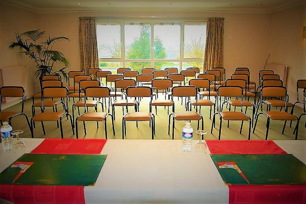 Hotel Altina Pacy-sur-Eure Eksteriør billede